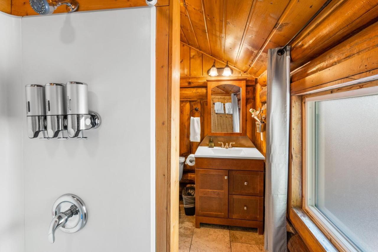 Hotel The Bucking Moose West Yellowstone Exterior foto