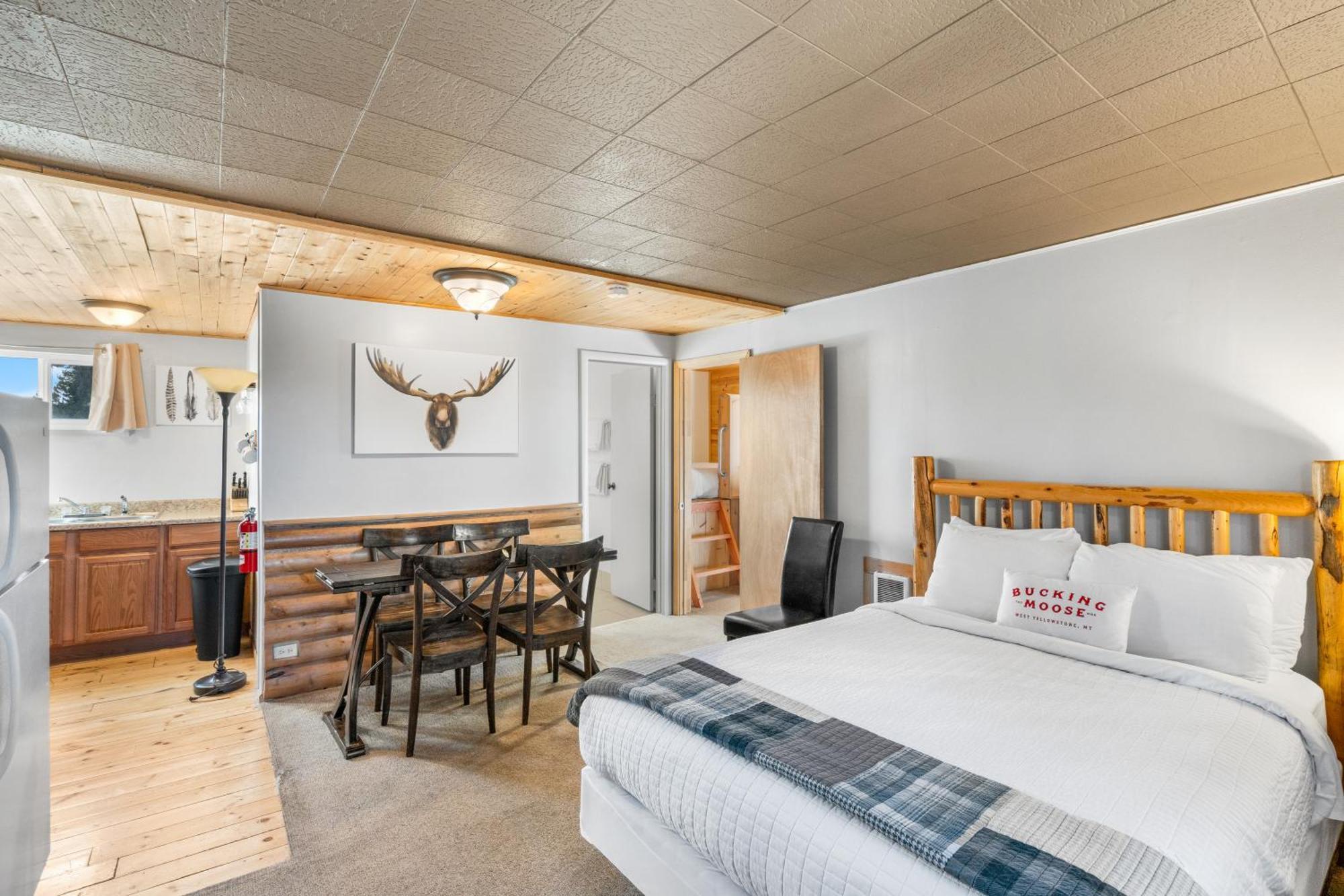 Hotel The Bucking Moose West Yellowstone Exterior foto