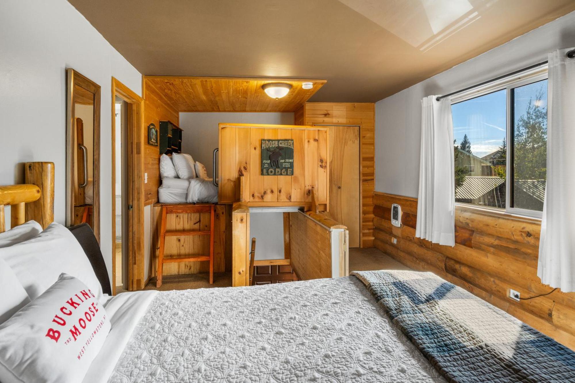 Hotel The Bucking Moose West Yellowstone Exterior foto