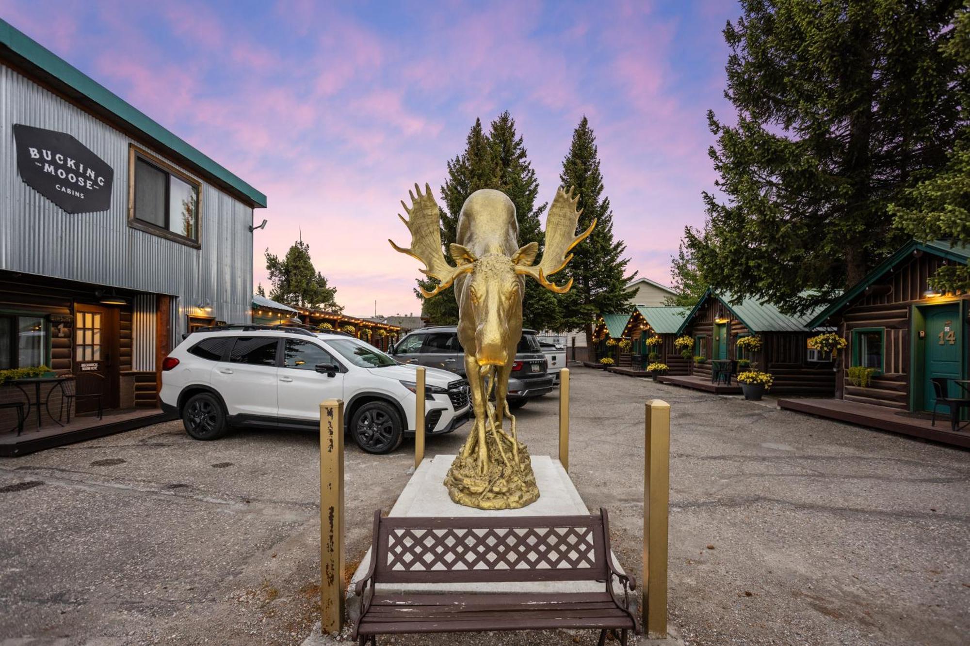 Hotel The Bucking Moose West Yellowstone Exterior foto