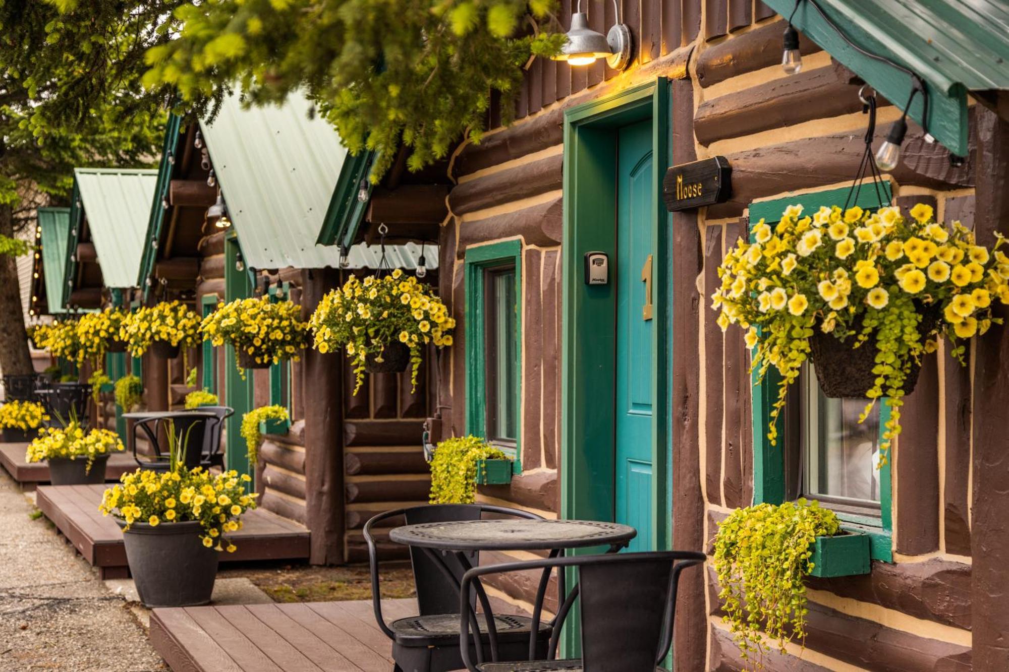 Hotel The Bucking Moose West Yellowstone Exterior foto